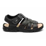 Sandalia de hombre en color negro, con diseño abierto y tiras ajustables, ideal para uso diario y actividades al aire libre. Suela cómoda y duradera, perfecta para el verano.