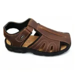 Sandalia masculina de cuero marrón con diseño abierto y suela antideslizante, ideal para uso diario y actividades al aire libre.
