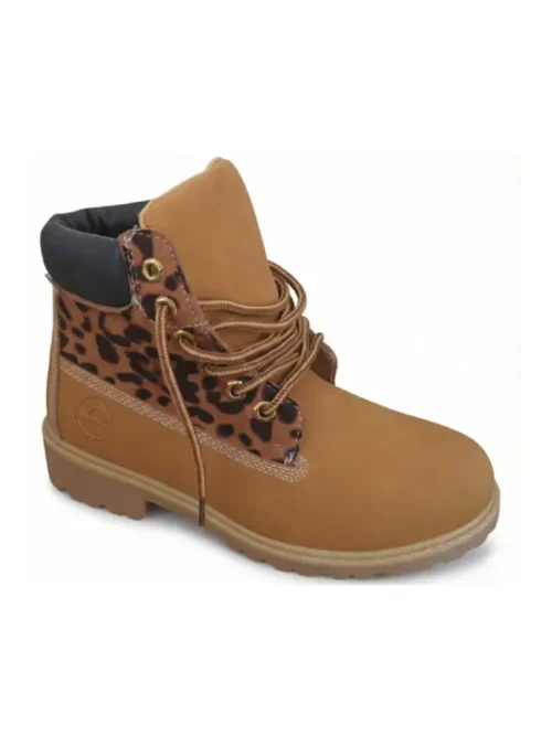 Botas de mujer estilo urbano en color marrón con diseño de estampado de leopardo en la parte superior, ideales para el uso diario y actividades al aire libre.